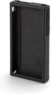 Custodia Astell&Kern PD10 nera vista di tre quarti, guscio rigido aperto con ritagli per pulsanti e schermo