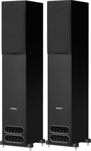 Две черни колонни високоговорители PMC Prodigy5, изобразени отпред, разположени един до друг, с видими високочестотни глави