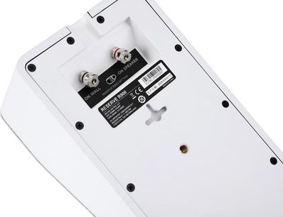 Polk Audio R900 højttaler, hvid, set oppefra, sort gitter, etiket med tekniske specifikationer, 4 synlige skruer