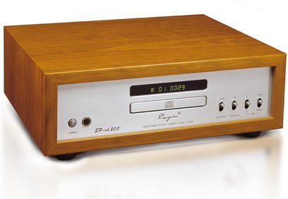 Cayin SP-30S kompakt CD-afspiller i lyst træ, set forfra, med digitalt display, knapper og stik på forsiden