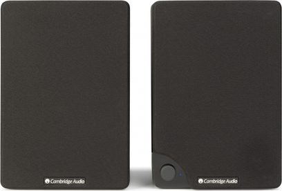 Regálové reproduktory Cambridge Audio SLA25 v černém lesklém provedení, pohled zepředu, obdélníkové, černé, s černými mřížkami