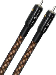To RCA-lydkabler Wireworld Eclipse 8 på 3 meter, med forgyldte stik, sort og orange flettet kappe, set forfra på hvid baggrund