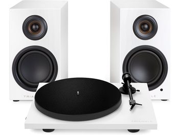 Sistema hi-fi Triangle bianco con giradischi con piatto e braccio neri, accompagnato da due diffusori bianchi