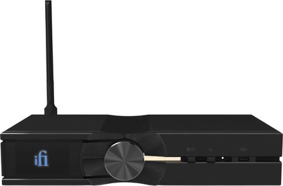 iFi Audio Neo Stream 3 sort netværksafspiller i sort, sølvfarvet knap i midten, blåt logo på skærmen og bageste antenne