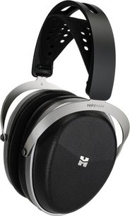 Hifiman Audivina LE lukkede hovedtelefoner, sort og sølv, metalramme, teksturerede sorte ørekopper, perforeret hovedbøjle set fra tre kvart