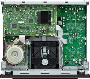 Marantz CD 50n CD predvajalnik, črn, odprt, pogled od zgoraj, zeleno tiskano vezje z elektronskimi komponentami
