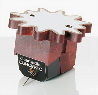 Piatto giradischi in legno esotico rosso venato ClearAudio Concerto, forma irregolare a stella, vista dall'alto 3/4 anteriore