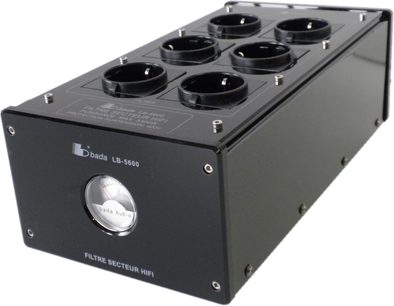 Multiprise Bada LB-5600 negra, 6 tomas de corriente, filtro de línea HiFi, vista superior ligeramente en ángulo