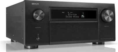 Ресивер для домашнього кінотеатру Denon AVC-A10H чорного кольору, вид під кутом, передня панель з двома круглими кнопками, екран з написом "Blu-ray Dolby Atmos"