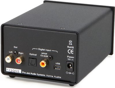 Pro-Ject sort DAC-konverter, Box DS sort, mat kabinet, frontpanel med audio- og USB-stik, 3/4 forsigtsbillede