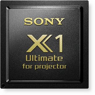 Sony X1 Ultimate elektronische chip voor projector, vierkant van vorm, zwart met gouden opschrift "X1 Ultimate for projector"