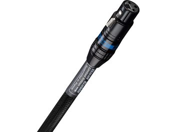 Real Cable Cheverny II EBU 1m digitalt lydkabel, sort og blå XLR-stik, sort flettet kabelkappe, set ovenfra på hvid baggrund