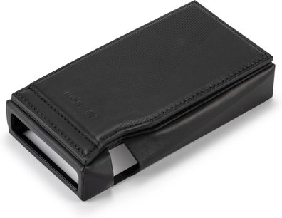 Sort Astell&Kern SP3000M etui med flap, stikninger og rillet tekstur, set fra vinkel