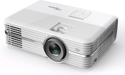 Optoma UHD52ALV hvid videoprojektor, set forfra og i trekvartprofil, centreret linse, siddeventilationsgitre
