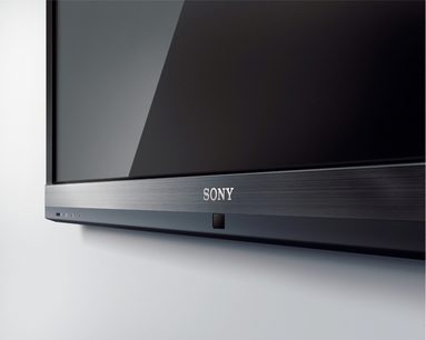 Sony KDL-55EX710 fladskærms-TV, set fra siden, tæt på højre side, i mørkegrå metallisk farve