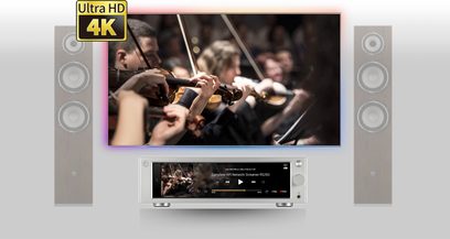 Symfonisk orkester, der spiller violiner på en scene, nærbillede af hænder og buer i bevægelse, ultra høj opløsning 4K-billede