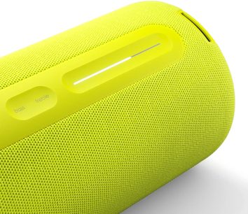 Přenosný Bluetooth reproduktor Loewe We. HEAR pro ve fluorescenční žluté, detailní pohled s texturovanou mřížkou a horními ovládacími prvky