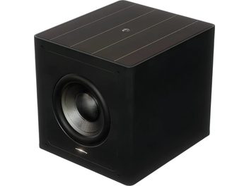 Subwoofer Sonus Faber Gravis III wengé, tříčtvrteční pohled s černým předním reproduktorem
