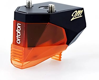 Ortofon 2M Bronze Verso juoda ir oranžinė vinilo grotuvo galvutė, pavaizduota iš trijų ketvirtadalių nugarinės pusės