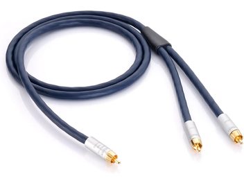 Oversiktsbilde av Inakustik Connect 212 Sub-Y 3m subwooferkabel i marinblå PVC-slange, Y-deling beskyttet av svart hylse, tre metalliske RCA-hannkontakter i sølvfarget utførelse med forgylte spisser
