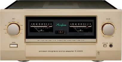 Amplificateur hi-fi Accuphase E-6000 champagne, vu de face, avec deux vumètres à aiguilles et deux grands boutons ronds