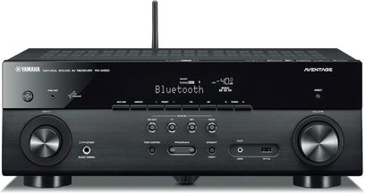Yamaha RX-A550 sort hjemmebiografsforstærker, set forfra, sort front med knapper, drejeknapper, LCD-skærm og hovedtelefonstik