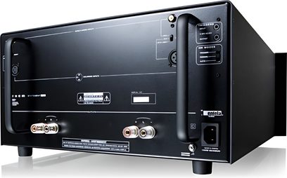 Anthem P2 sort effektforstærker, set forfra, med stik og betjeningsknapper på forsiden, ventilationsgitter