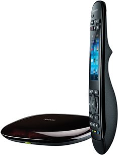Logitech Harmony Ultimate universaalpult eestvaates, värviline puutetundlik ekraan, laadimisalus