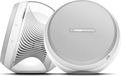 Głośniki Harman Kardon NOVA 2.0 w kolorze białym, dwie białe sferyczne jednostki głośnikowe połączone centralną podstawą, widok z przodu