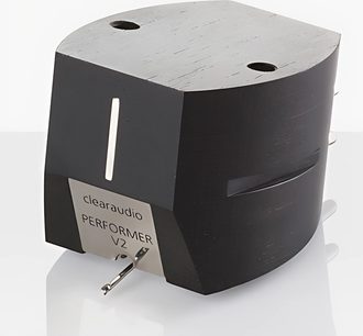 Svart ClearAudio Performer v2 skivspelarchassi, trekvartersvyframifrån, placerad på ett vitt underlag