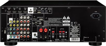 Wzmacniacz kina domowego Pioneer VSX-521, przód, widok z przodu. Czarna obudowa z przyciskami, gniazdami, wyświetlaczem i wskaźnikami