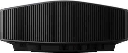 Sony VPL-VW890ES videoprojektor, set forfra, sort kabinet, sort gitter på forsiden, centreret linse