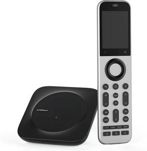 Sofabaton X2 hõbedane ja must puuteekraani, keskmise rulliku ning musta laadimisjaamaga hi-fi kaugjuhtimispult