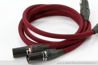 XLR-lydkabel fra MPC Audio Equilibre modulation, rød flettet kappe, sorte XLR-stik, nærbillede