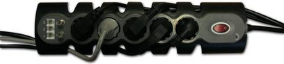 Connect Research CEB005E sort stikdåse set ovenfra, 5 stikkontakter, rød afbryder, grøn indikatorlampe
