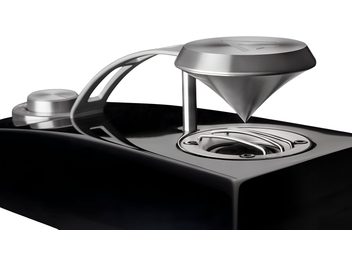 Super-tweeter Fyne Audio SuperTrax negru, aluminiu periat pe bază neagră lăcuită, difuzor conic, vedere din trei sferturi