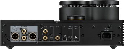 Preamplificatore per cuffie Yamaha HA-L7A nero in metallo, vista posteriore, uscite XLR/RCA, ingressi ottico/coassiale/USB, presa IEC