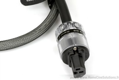 Napájecí kabel GigaWatt LC-2 EVO 2m, průhledný IEC konektor, černý opletený plášť, detailní pohled na konektor