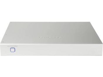 Açık gri Aurender NH10 switch, ön yüzünde arkadan aydınlatmalı kare düğme bulunan dikdörtgen kasa