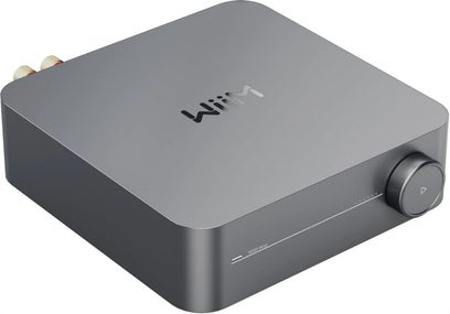 Ενισχυτής hi-fi στερεοφωνικός WiiM AMP σκούρο γκρι με ορθογώνια θήκη, κυκλικό κουμπί στα δεξιά και συνδέσεις στο πίσω μέρος