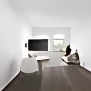 Hvid vægmonteret TV-beslag, drejeligt armsystem udfoldet 180°, sort fladskærm monteret, hvidt møbel med dekorative genstande