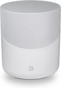 Weiße zylindrische vernetzte Lautsprecherbox Bluesound Pulse Mini 2i, leicht schräg von vorne fotografiert