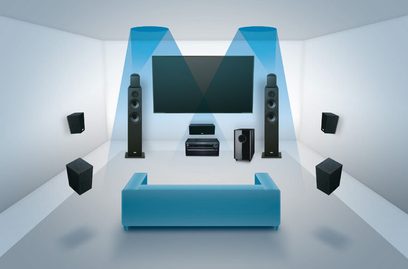 Onkyo SKH-410 lyseblå hjemmebiografsystem, set forfra, med 2 højttalere, 1 TV-skærm og 4 sorte kubiske højttalere