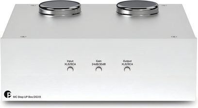Phono-Vorverstärker Pro-Ject MC Step Up Box DS3 B silber, Frontalansicht, rechteckiges Gehäuse mit zwei schwarzen Drehreglern oben darauf