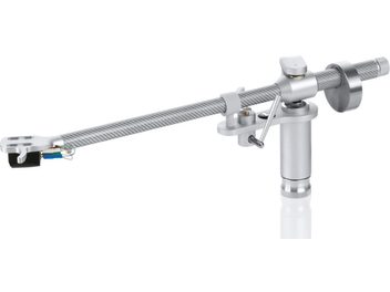 Braccio per giradischi in vinile ClearAudio Clarify in metallo tubolare, su sfondo bianco, con cavo grigio alla base