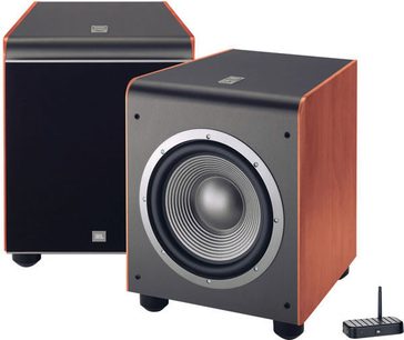 Subwoofer JBL ES250PW třešeň, pohled zepředu a z boku, krychlový tvar, černý kruhový reproduktor, dřevěná povrchová úprava