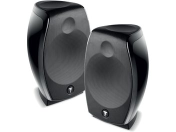 Černé reproduktory Focal Sib Evo Dolby Atmos 2.0, pohled zepředu, zaoblený tvar, černá mřížka, stříbrné logo