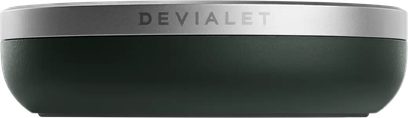 Dálkový ovladač hifi DEVIALET Remote Deep Forest tmavě zelená, matný povrch a stříbrný horní kroužek, pohled zepředu