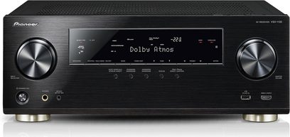 Pioneer VSX-1130-K sort hjemmebiografsforstærker, set forfra, sort front med LCD-skærm, sølvfarvede knapper og drejeknapper