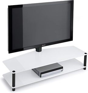 Hvidt TV-møbel med sort TV-stander, glashylde, niche til audio-/videoenheder og sorte ben